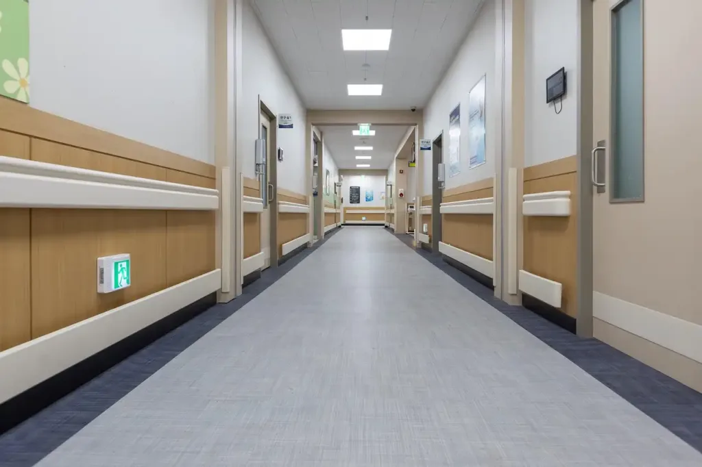 Clinic and Pathology Lab Interior Design Ideas for West Bengal Facilities